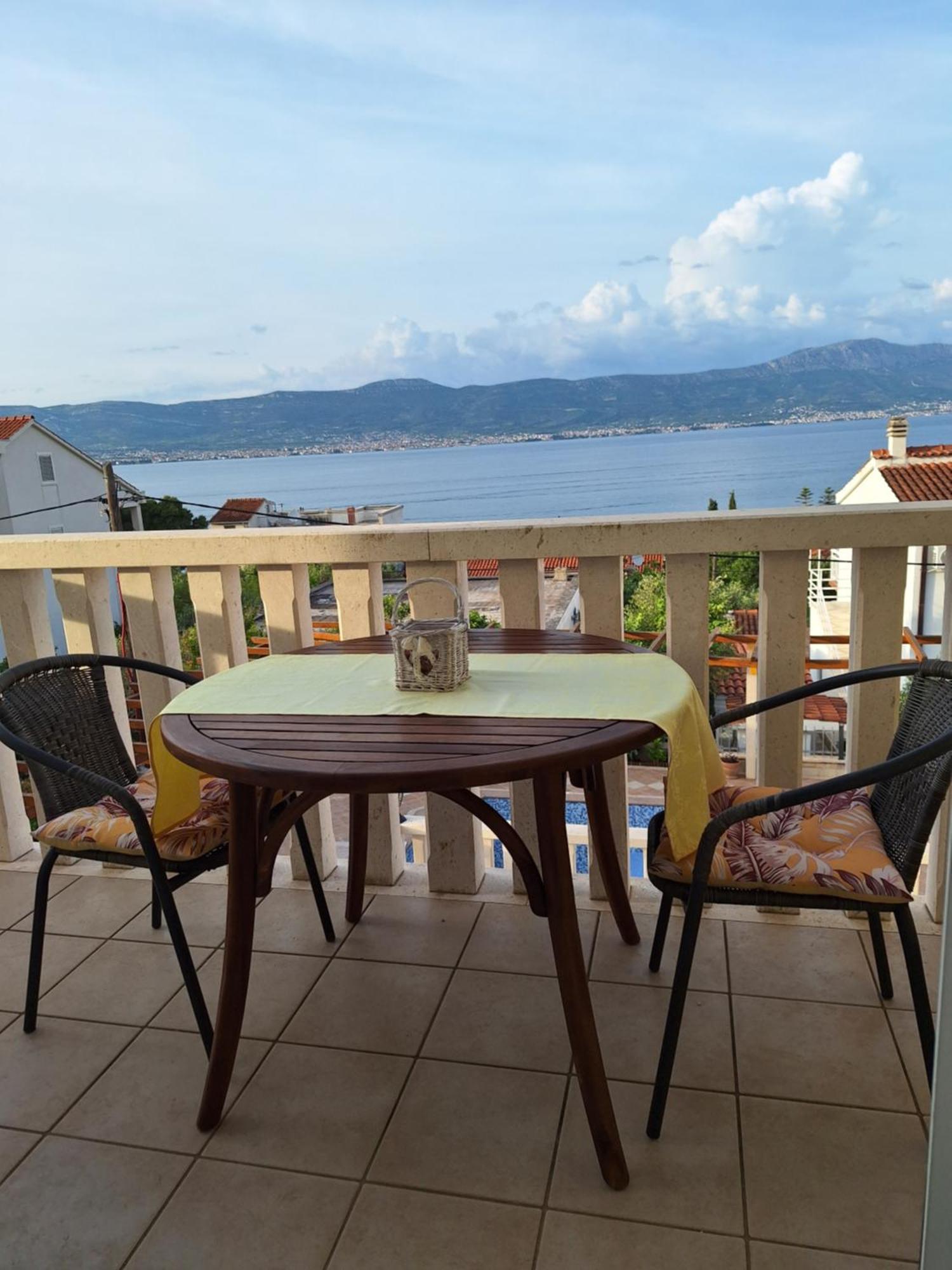 Apartments Romana Слатине Экстерьер фото
