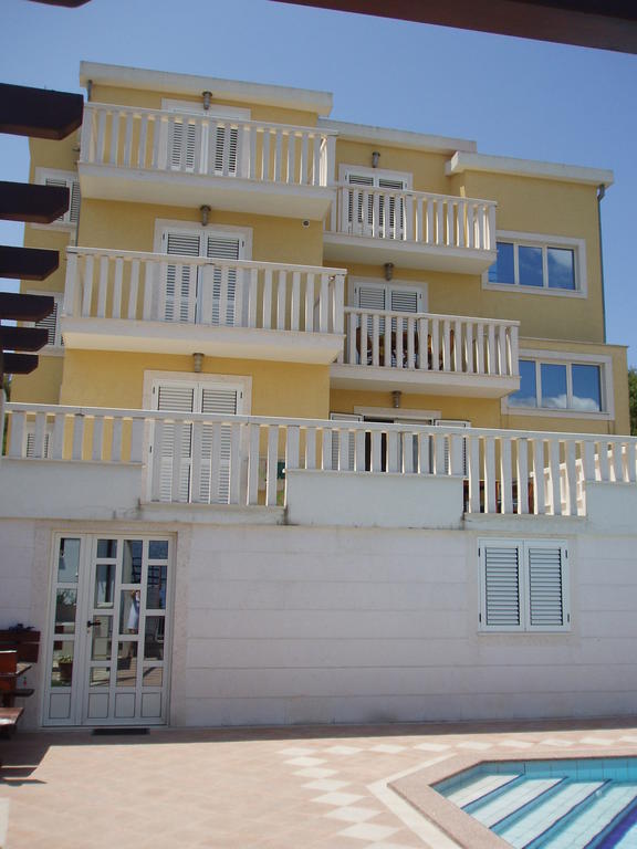 Apartments Romana Слатине Экстерьер фото