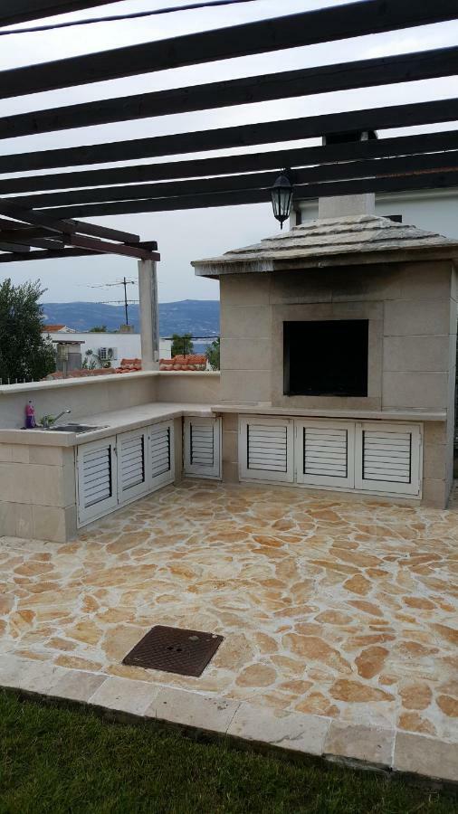 Apartments Romana Слатине Экстерьер фото