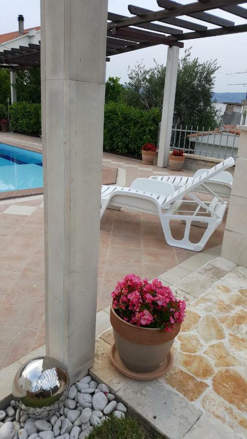 Apartments Romana Слатине Экстерьер фото