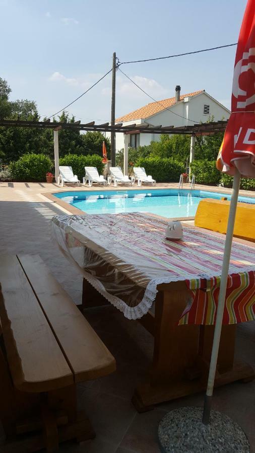 Apartments Romana Слатине Экстерьер фото